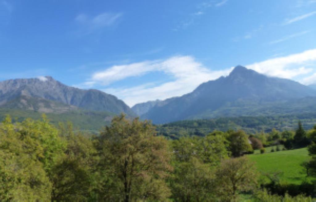 Le Rocher Des Ducs, Vue Sur Montagne, Abris Voitures Et Motos Le Glaizil Номер фото